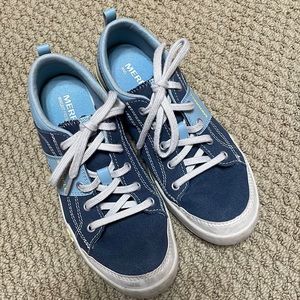 Super cute! Merrill Blue Wing denim blue sneakers.